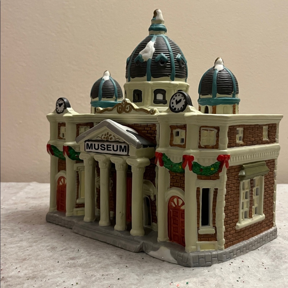 Dickens Keepsake Porcelain Lighted House Village Museum- no cord/light - Picture 12 of 16